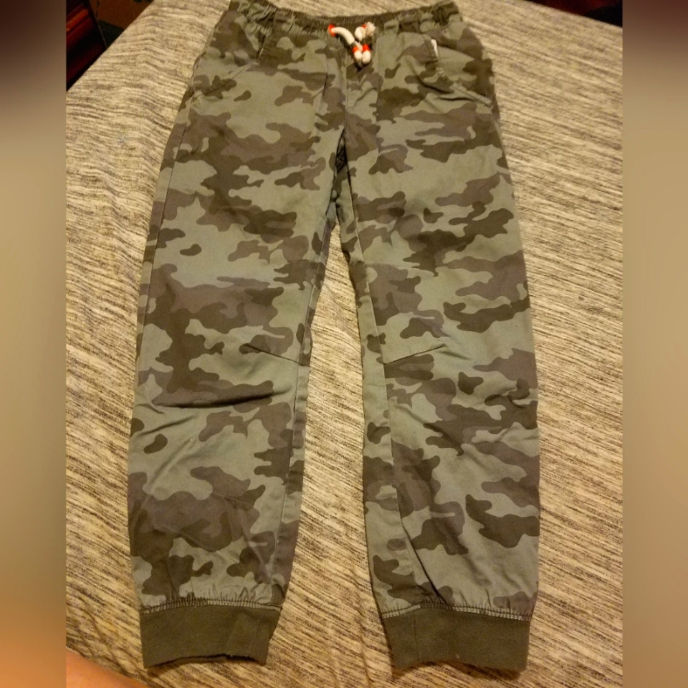 5T / 6  boys army joggers.
